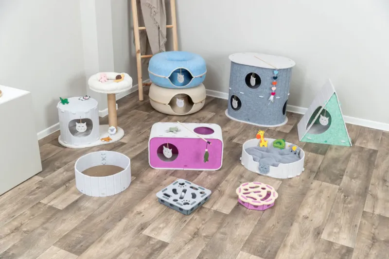 Preview: Spielangel aus Holz für Katzen mit Filzherzen und Catnip